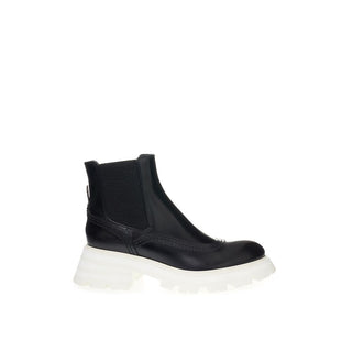 Alexander McQueen Elegant Leather Boots in Timeless Black - Ginchy