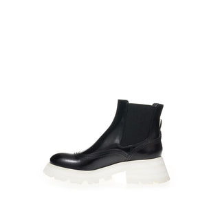Alexander McQueen Elegant Leather Boots in Timeless Black - Ginchy