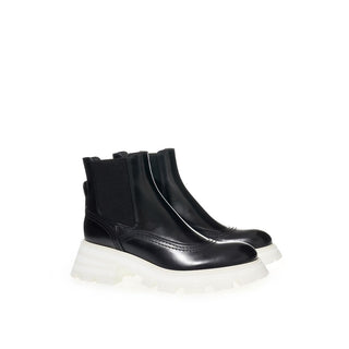 Alexander McQueen Elegant Leather Boots in Timeless Black - Ginchy