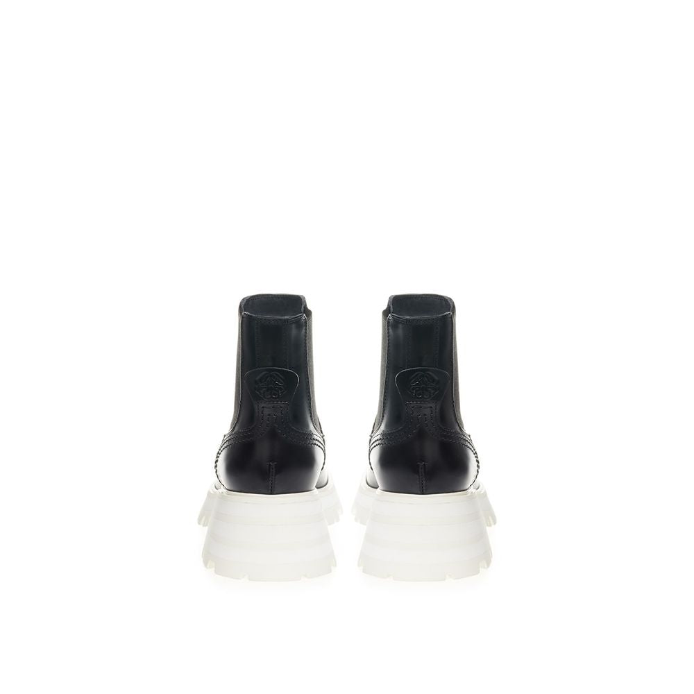 Alexander McQueen Elegant Leather Boots in Timeless Black - Ginchy